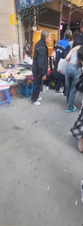 四川绵阳两爷子上头袭警?小事调解变刑事,抓进去才老实,属实是安逸得很!-8