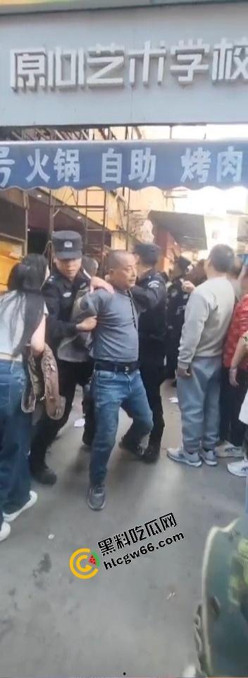 四川绵阳两爷子上头袭警?小事调解变刑事,抓进去才老实,属实是安逸得很!-9