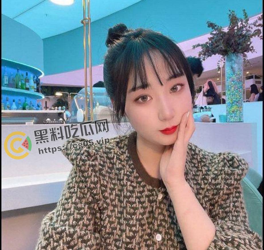 安徽大学情侣租客 美女反差婊女友和房东偷吃 这房东有钱赚 有逼日 太爽了-3