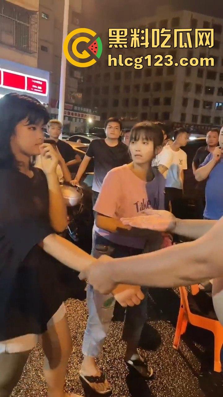港片看多了吧！海口小姑娘也学抢劫，真以为自己是大哥啊？