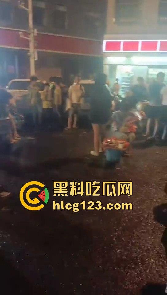 港片看多了吧!海口小姑娘也学抢劫,真以为自己是大哥啊?-3