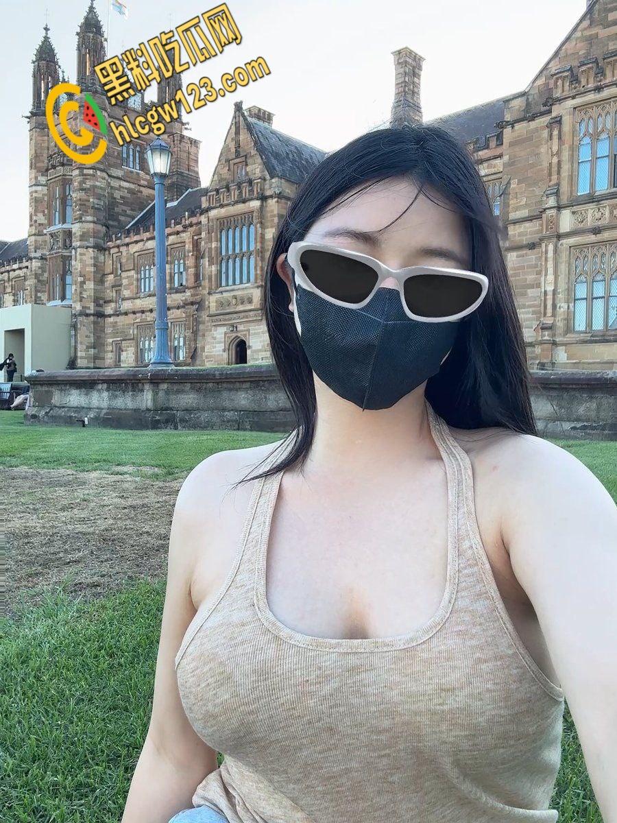 推特巨乳健身博主【婷婷】，户外露出极品身材，穿上开档丝袜猛草肥臀 !