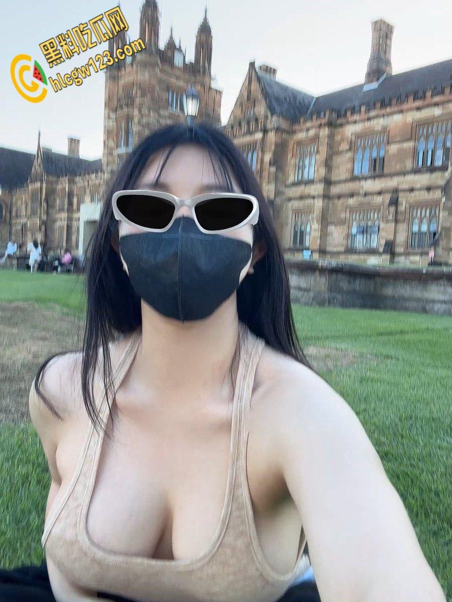 推特巨乳健身博主【婷婷】,户外露出极品身材,穿上开档丝袜猛草肥臀 !-2