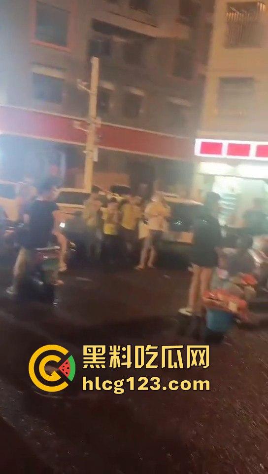 港片看多了吧!海口小姑娘也学抢劫,真以为自己是大哥啊?-8