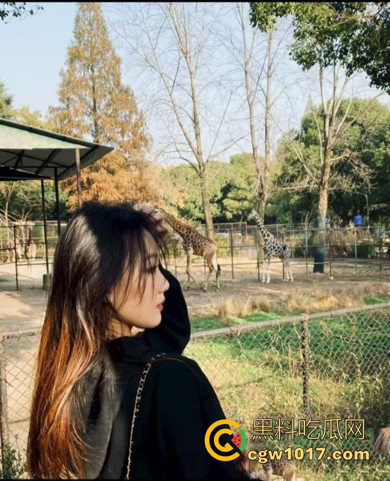 天津体育学院音乐系学姐与体育男友激情自拍泄露，丰满学姐配180体育学弟注定是场恶战，骚货自带M属性床上功夫深厚！