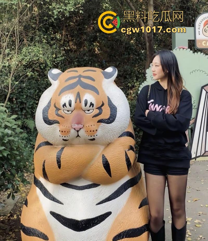 天津体育学院音乐系学姐与体育男友激情自拍泄露，丰满学姐配180体育学弟注定是场恶战，骚货自带M属性床上功夫深厚！-4