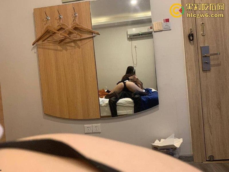 湖南90后少妇【李铭瑶】约炮软件偷情00后小伙儿 因吵架圈走男生5000块遭人曝光！痴迷含屌骚气外漏-2