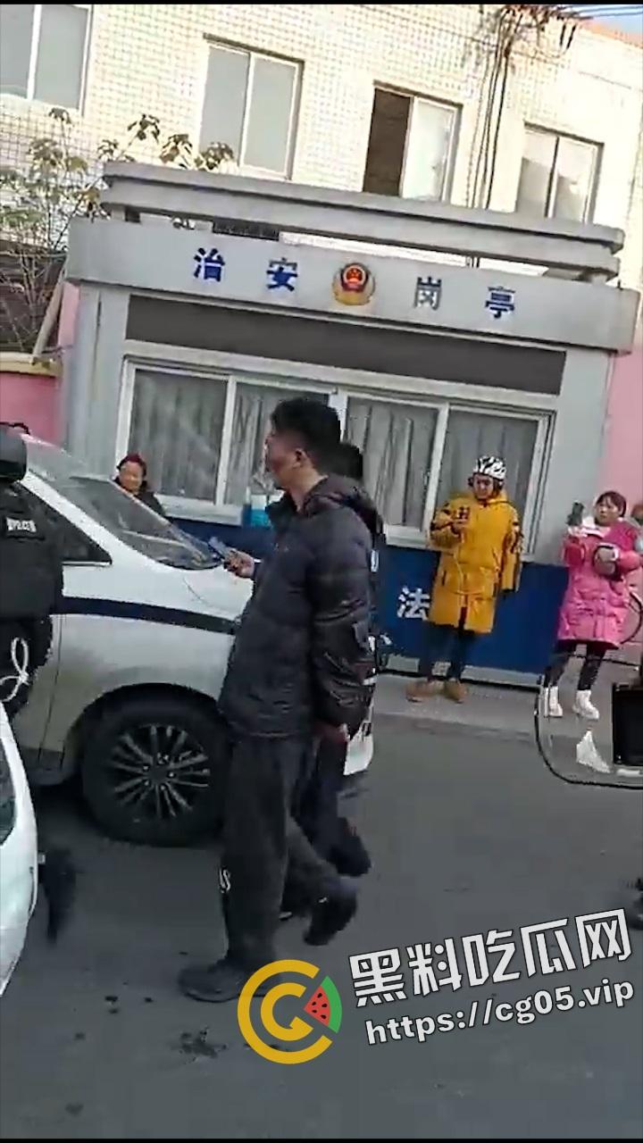 四川成都新都正因小区菜市场杀人案现场画面!一新疆人疑似精神病连砍八人-6