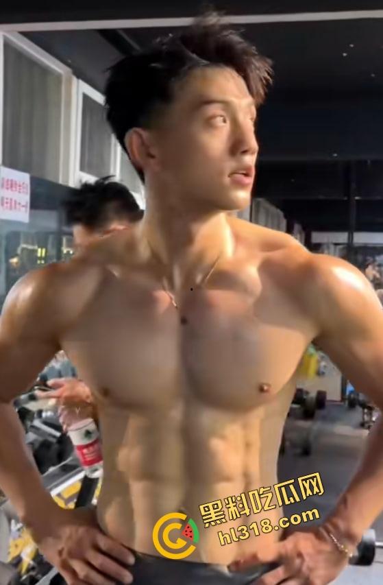 别只会看抖音直播,40W粉健身网红『小葛』爆操女粉,鸡巴一亮生吃大帅屌,谁还在乎套子这种废物?-3