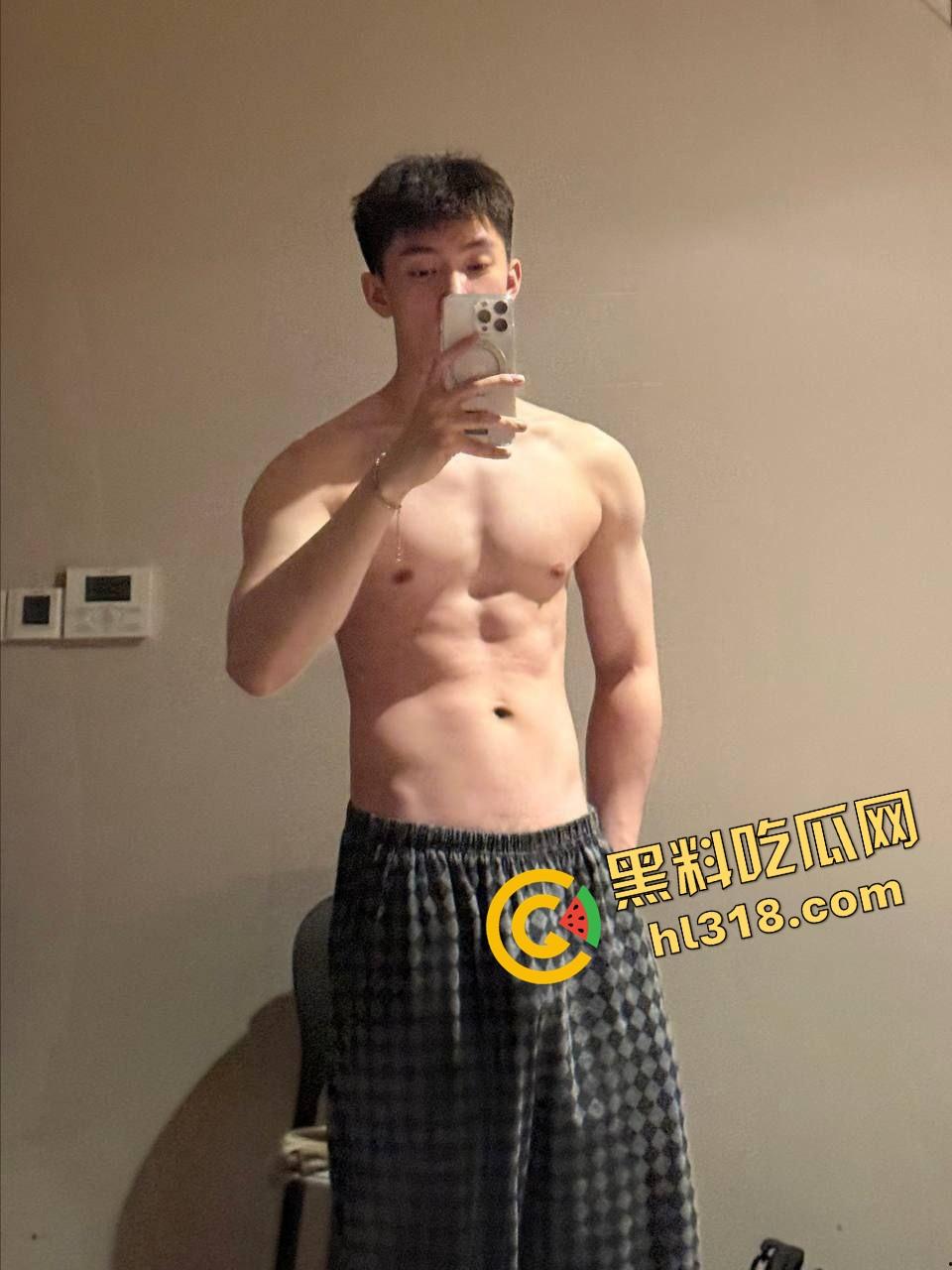 别只会看抖音直播,40W粉健身网红『小葛』爆操女粉,鸡巴一亮生吃大帅屌,谁还在乎套子这种废物?-6