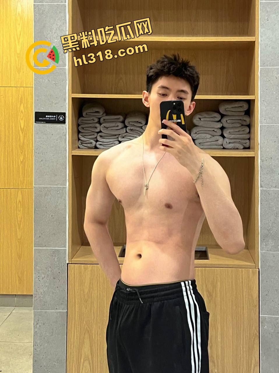 别只会看抖音直播,40W粉健身网红『小葛』爆操女粉,鸡巴一亮生吃大帅屌,谁还在乎套子这种废物?-8