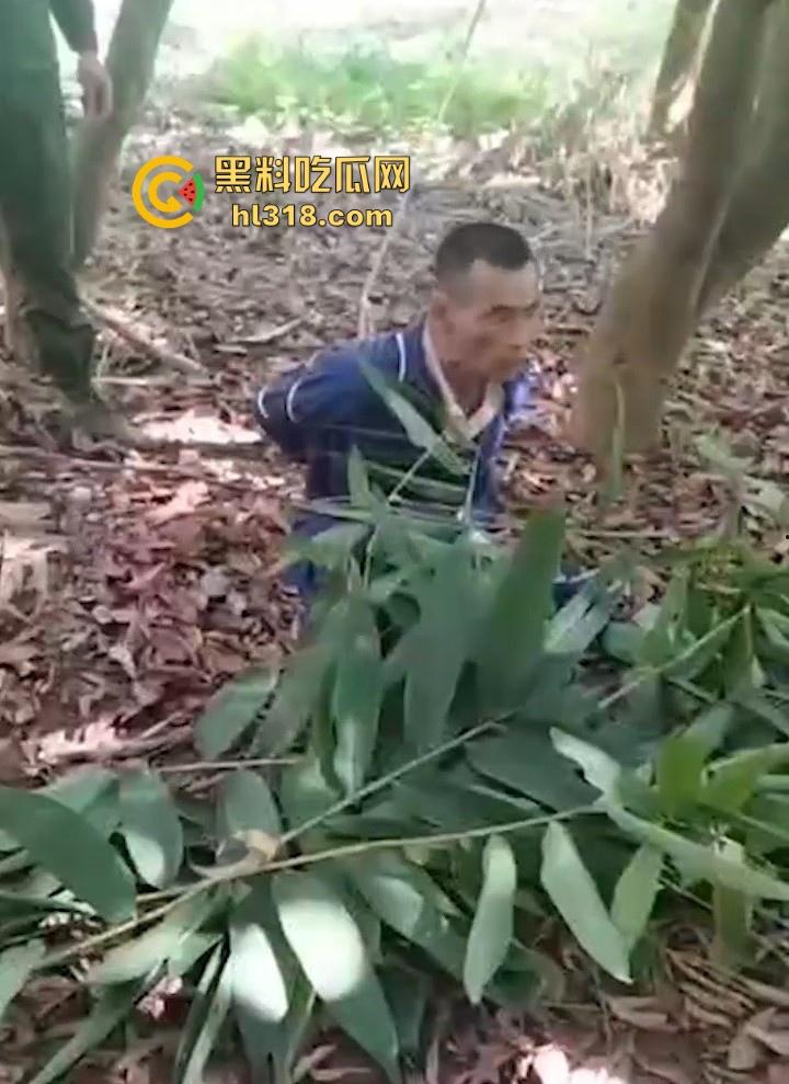 禽兽父强奸亲生女儿！导致女儿怀孕，村民愤怒自发替天行道，吊打禽兽生父，这种人就该打死！