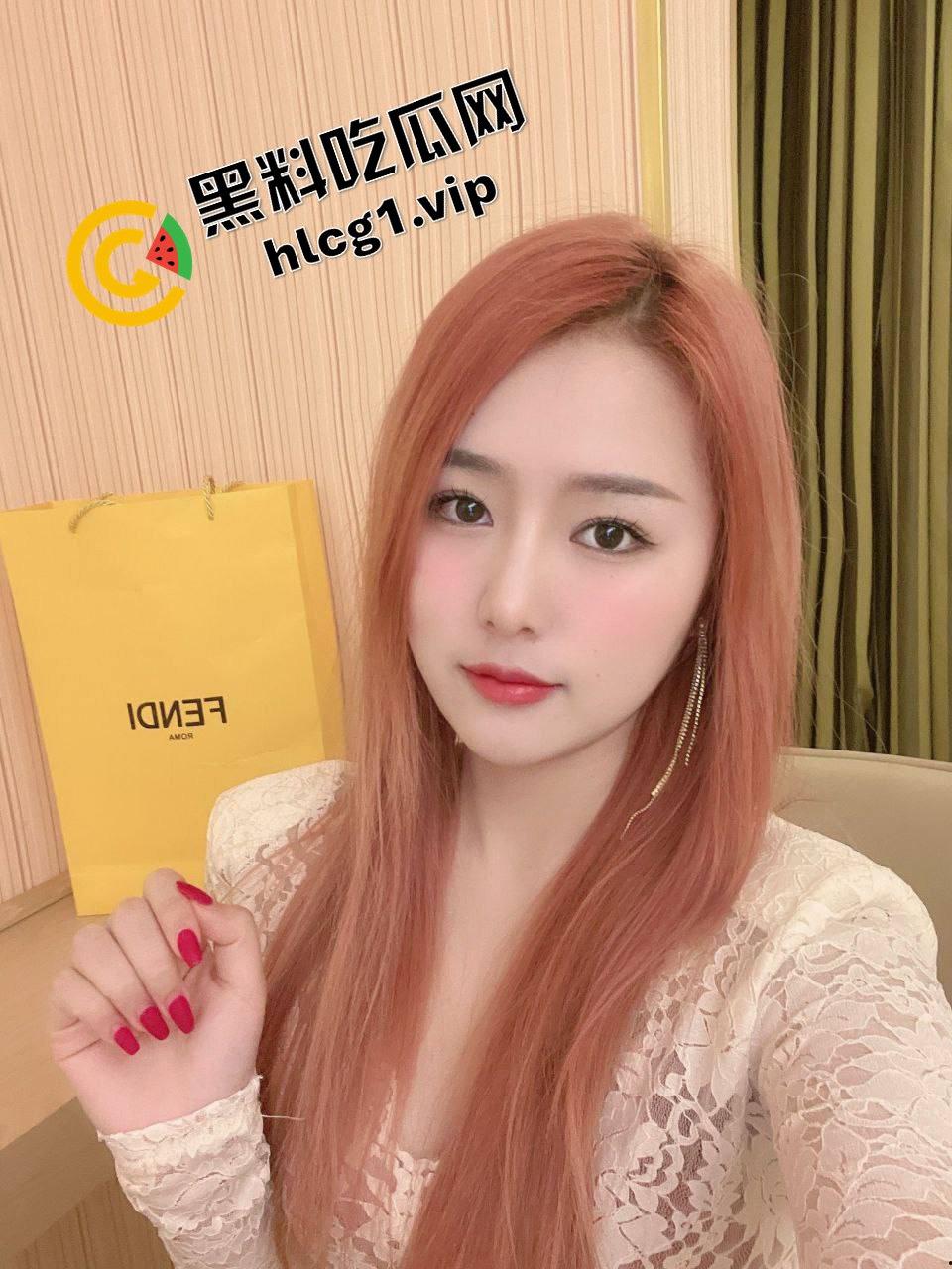 多金土豪大哥 双飞双胞胎姐妹花！极品蜜桃臀反差婊 连操带打加内射！