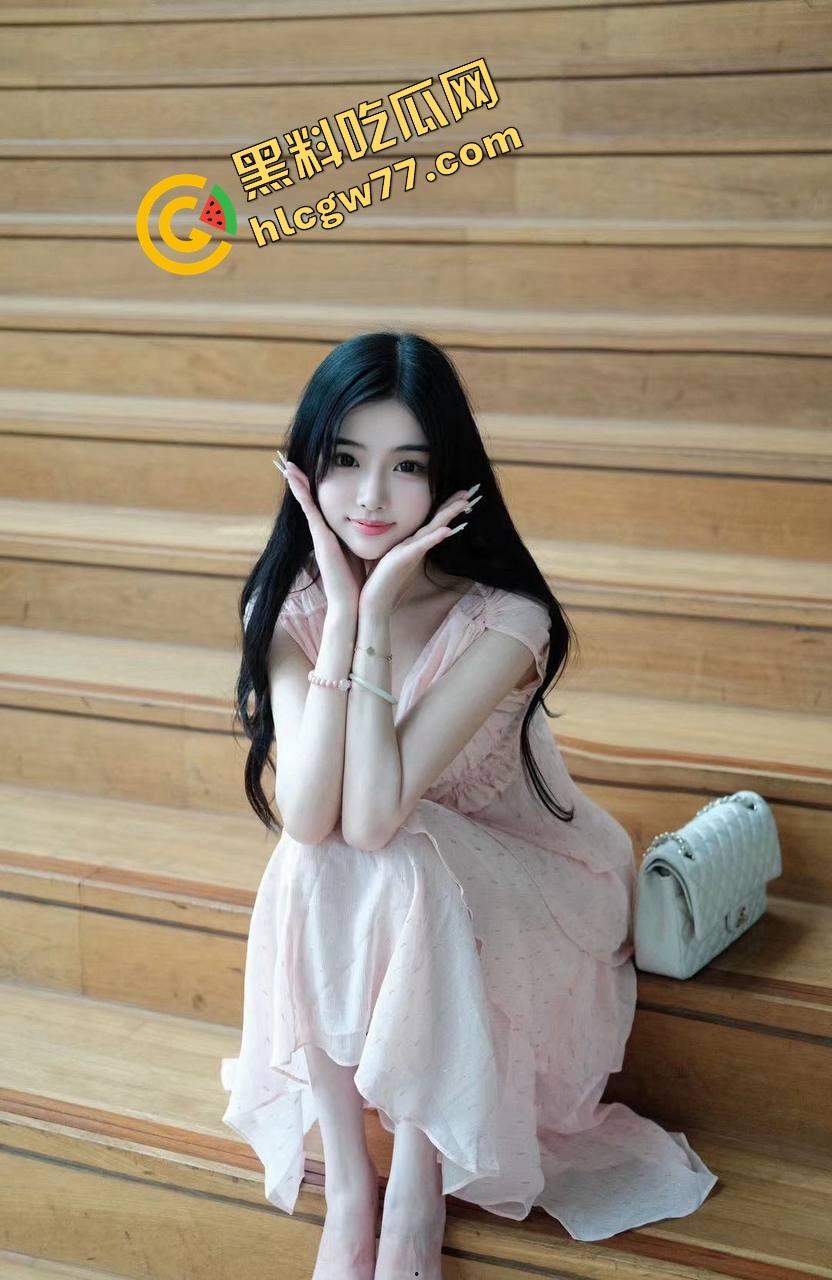 绿帽男爆料自家骚妻,19cm鸡巴酒店房内狂操暴露母狗本性,腿张成M型爽到抽搐!-4