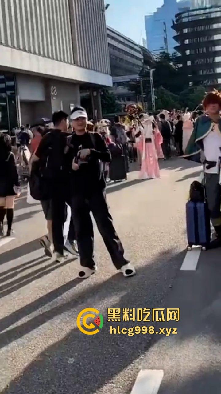 情趣内衣网红【杏子夫人】漫展大秀S型身材  被扒出高级鸡身份？-2