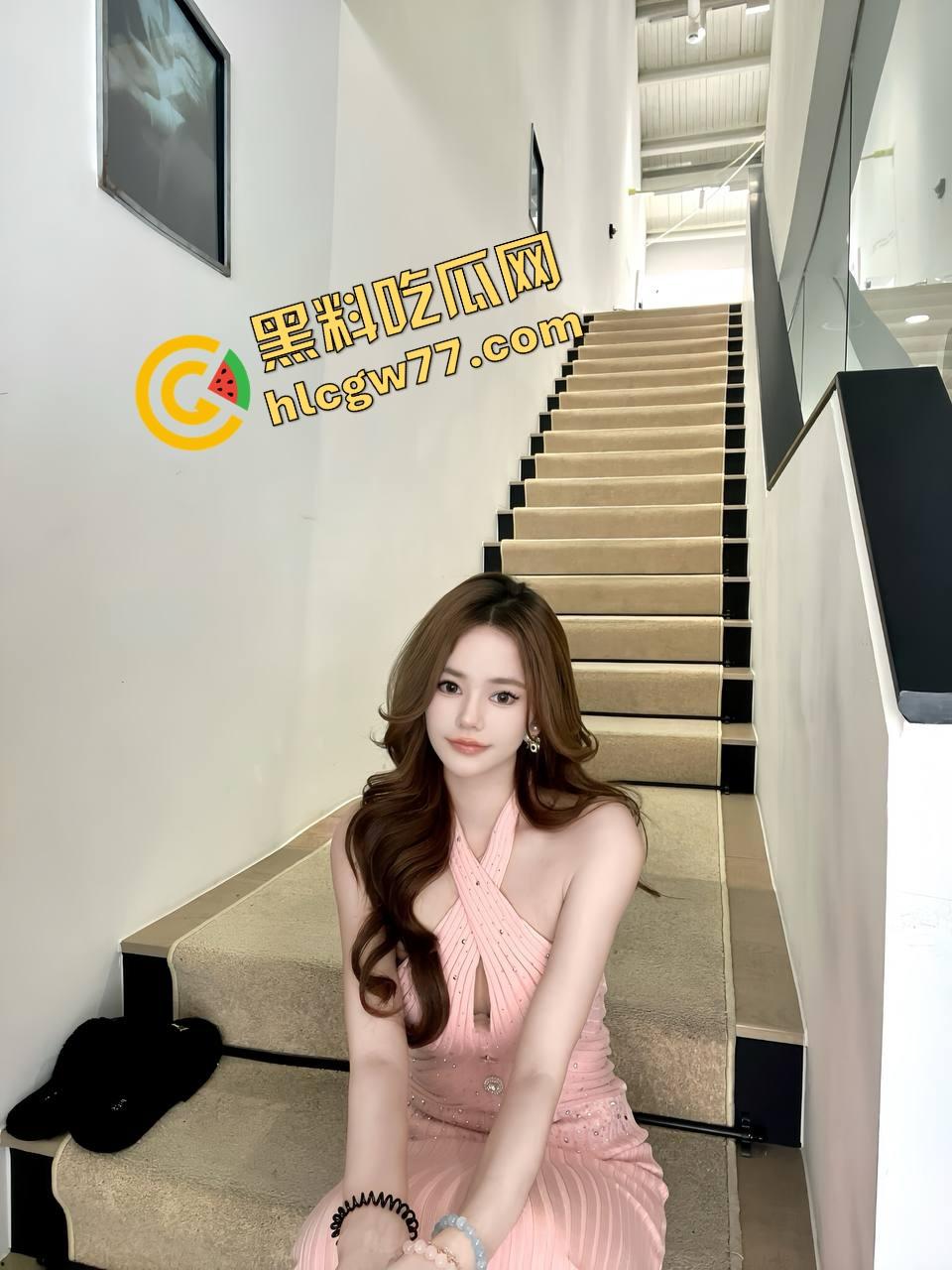 杭州绿帽夫妻首次入圈就放飞,老哥喂药助攻,我上她老婆,他趴地舔我们结合处,全程爽到脑仁麻!-3