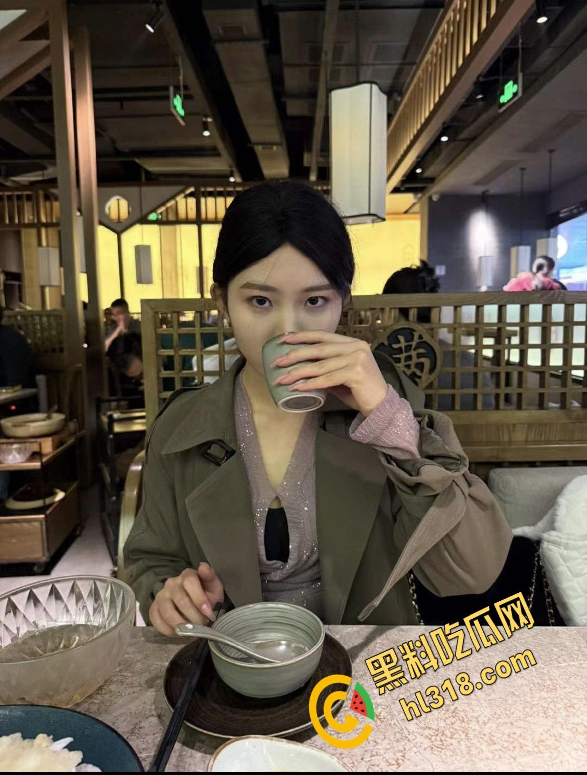 江南第一深情，约炮极品实习女幼师，嫩乳粉鲍诱惑至极，开档肉丝无套内射爽到起飞 !