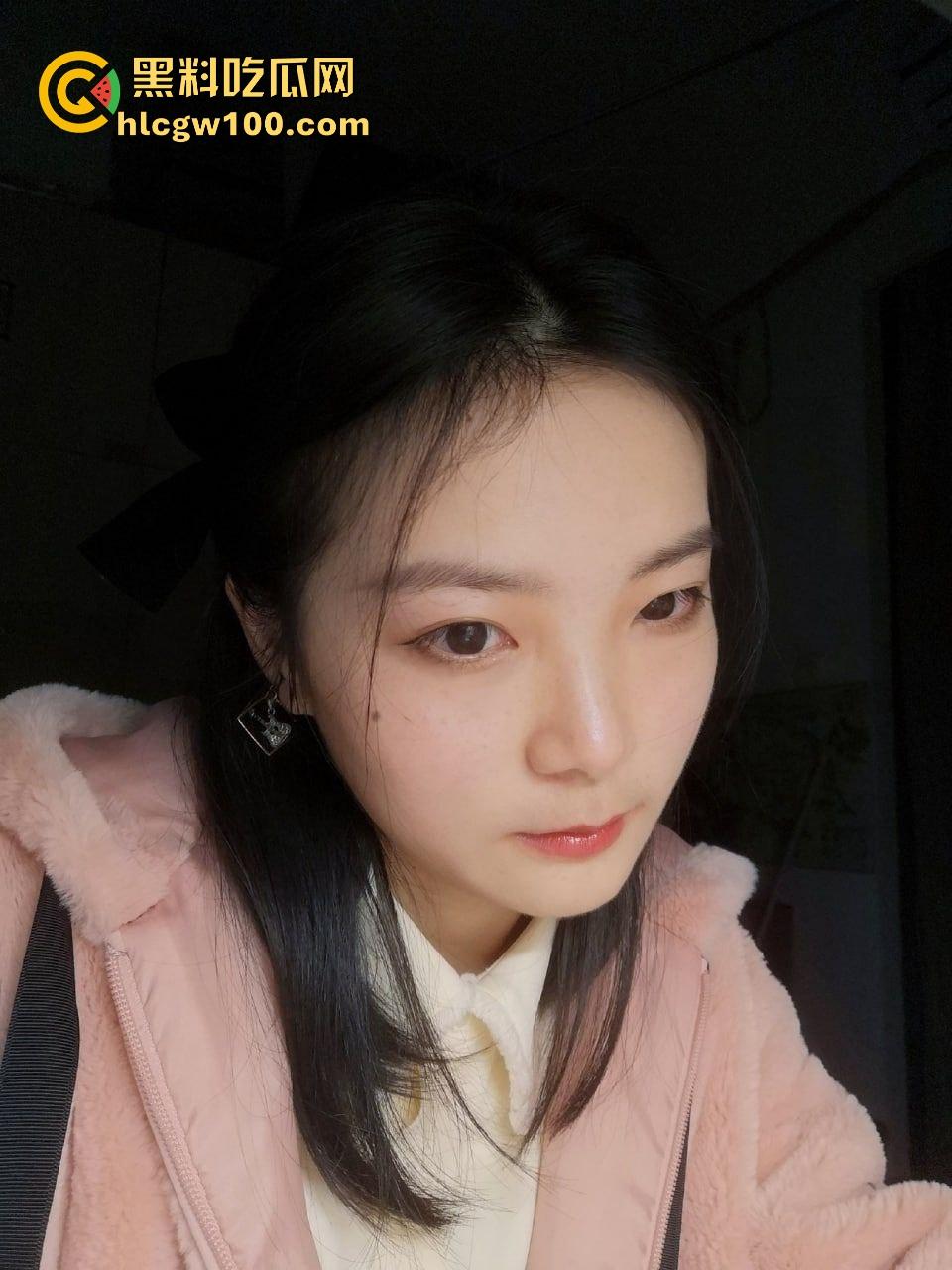 洛阳同事的少妇老婆【翟婉】活好到爆，螺旋纹的骚穴插一下就射，口活精湛还舔干净，回家还带着别人的精液！