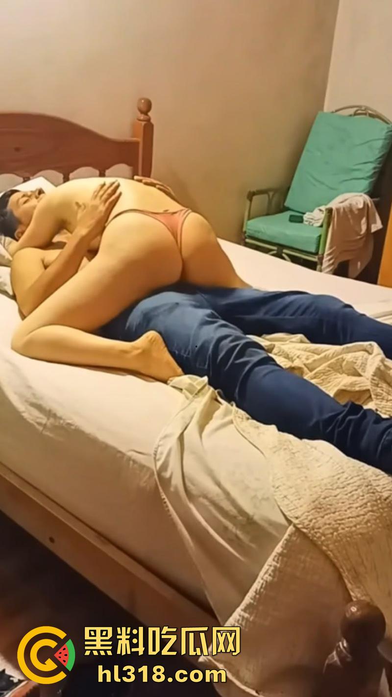 变态房东监控偷拍,国外小情趣性爱时刻,女主性感十足,激情后入饱满肥臀,淫叫不断超刺激-4