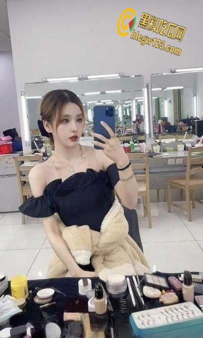 LPL四花旦Rita电竞椅震动风，擦边视频露鲍鱼，自导自演在电竞椅上露奶自慰！-6