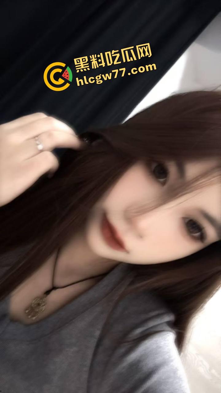 安徽巨乳女秘书『高燕』装纯办公室自慰被同事抓现行，轮着干逼射爆脸，脸上的精液像糊墙！