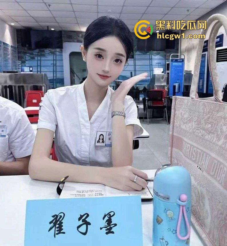 南航高冷空姐『翟子墨 』被富二代玩成SM母狗，制服底下全是调教痕迹，飞行途中还想着被抽打！