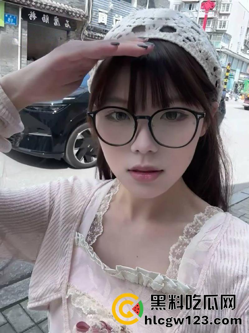 巨乳清纯学妹梁梦樱，江西理工大学嫩妹尤物，美乳硕大肌肤白嫩，私下淫荡反差太刺激了！-2