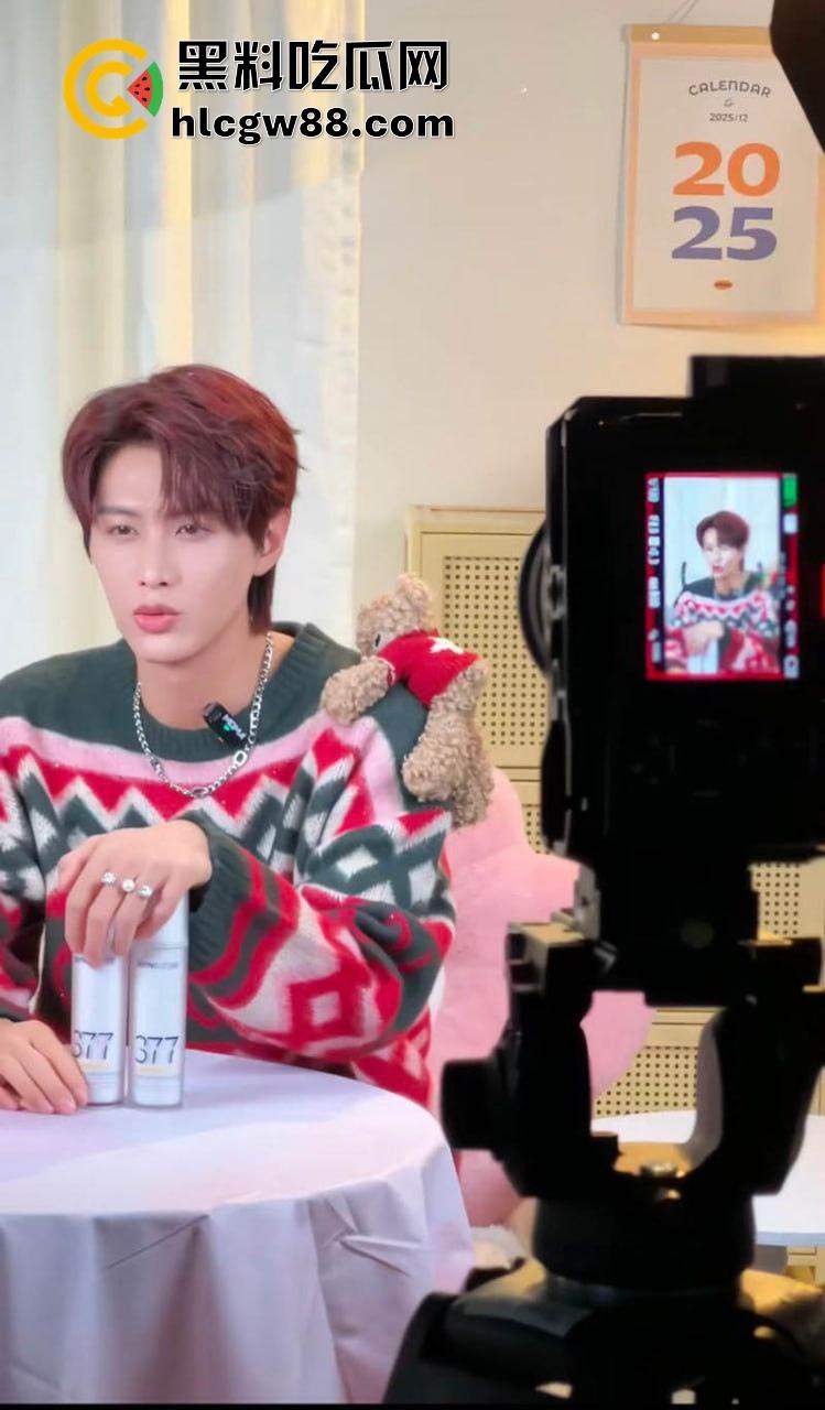 于正短剧顶流【何健麒】塌房.帅气霸总变出轨渣男,床照聊天记录露骚逼本质,榜一大姐15万打赏喂了狗!-10