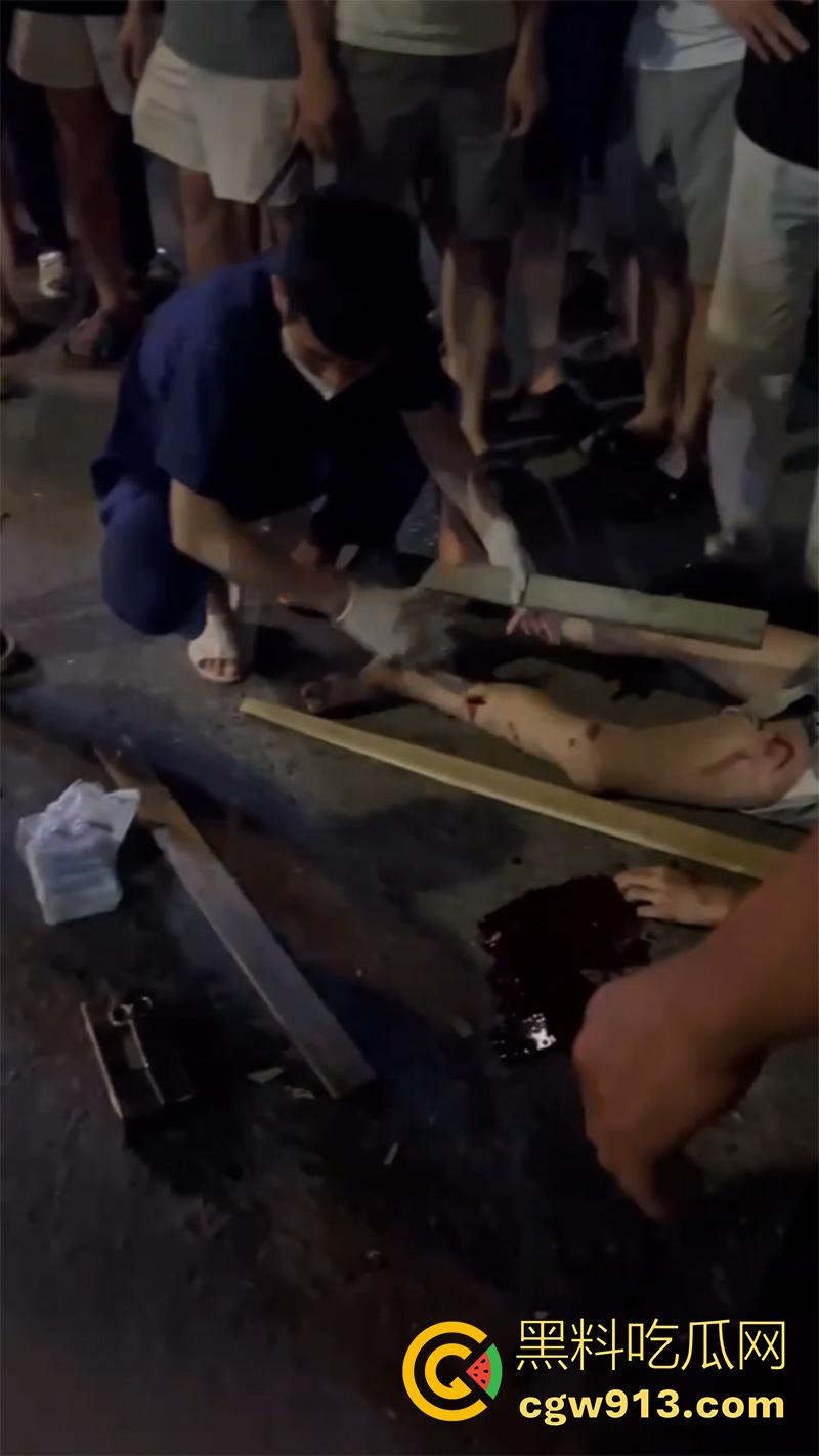 小伙骑摩托车夜晚狂飙，车辆失控撞上对面来车，女友当场飞出死亡，小伙自己全身骨折，看着都疼！-6