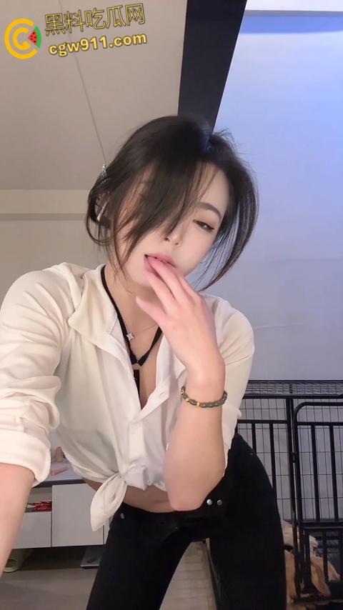 快手绝色网红【瑜婉】，付费擦边福利流出！顶级颜值身材诱人，情趣热舞魅惑十足，翘臀美乳让人欲望爆棚！-4