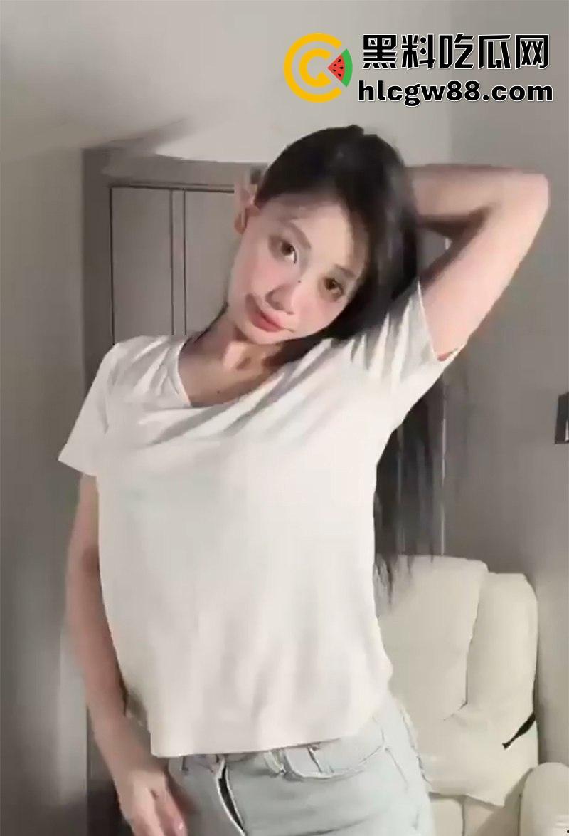 性感女主播【媚儿KK】骚出新高度,白T牛仔裤勾人心魄,掰穴露豆湿成狗,趴床口交骑乘骚得不行!-3