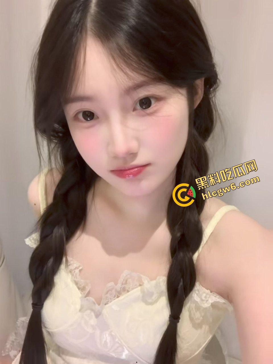 广东珠海双马尾辫清纯甜妹反差婊『程桉诺』被调成骚贱母狗 暴力深喉JK后怼骚逼！原创独家曝光流出！