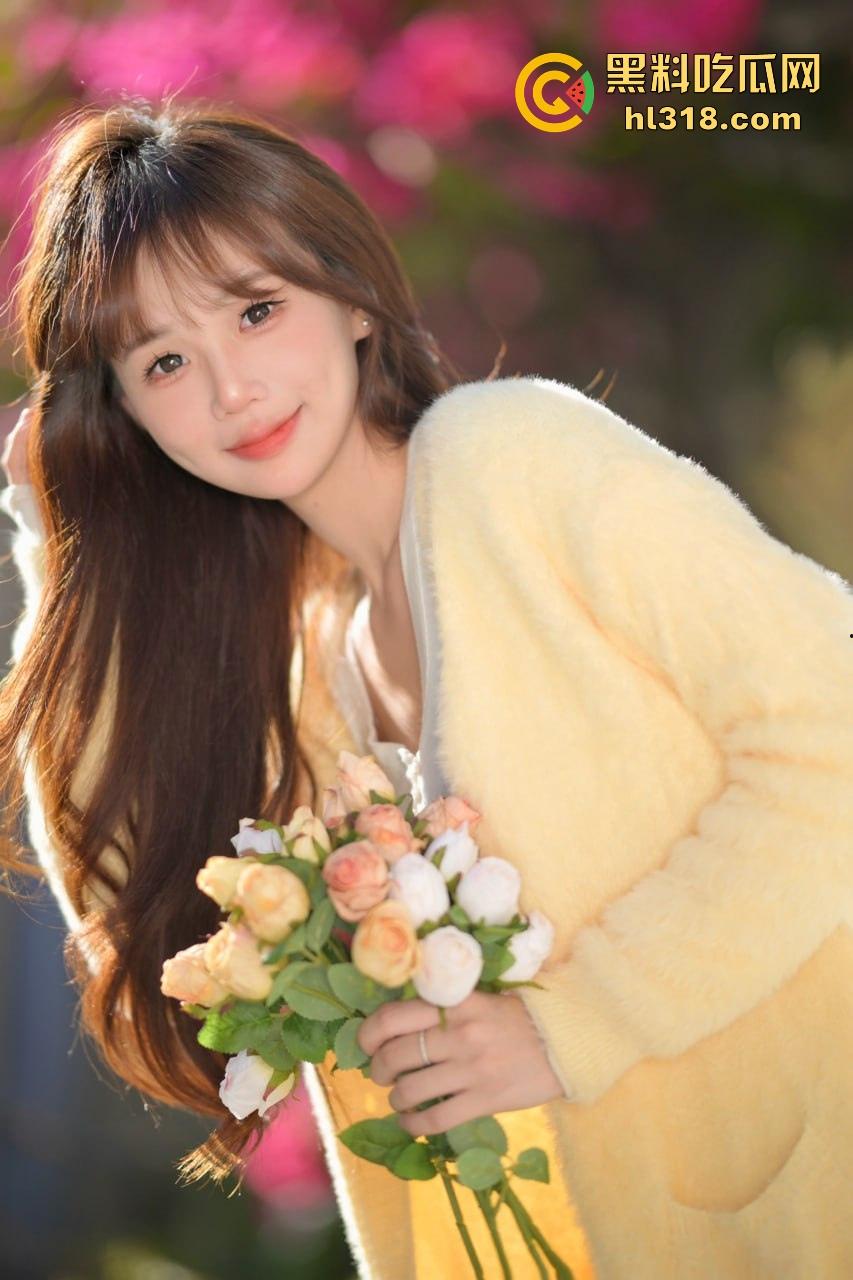 激情小情侣空中泳池激情啪啪被偷拍,泳池极限后入,口交深喉,公共场合大胆做爱,激情满满!-1