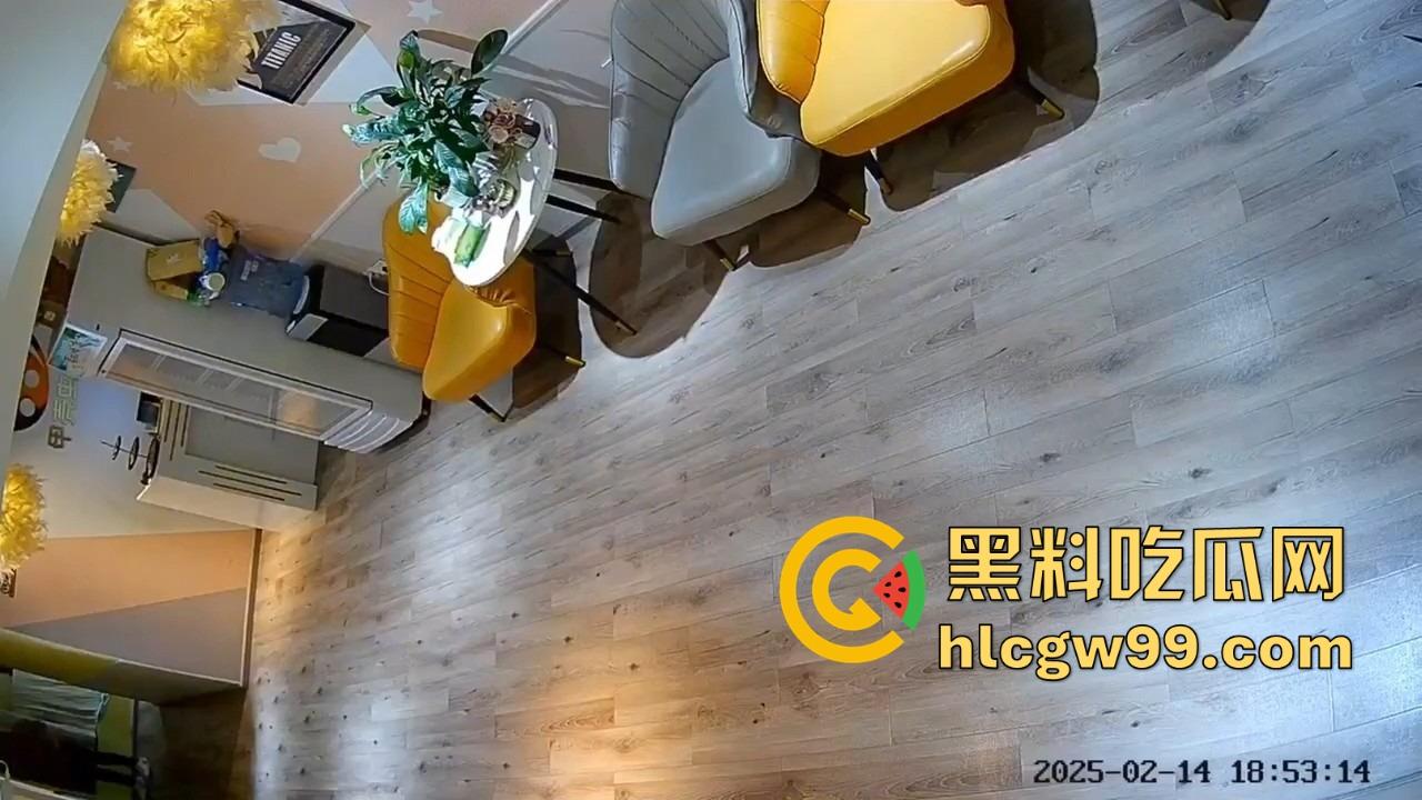 湖北大学研究生【封曦月】竟敢在私人影院强行猥亵，差点霸王硬上弓把人强奸，老板及时救场！-8