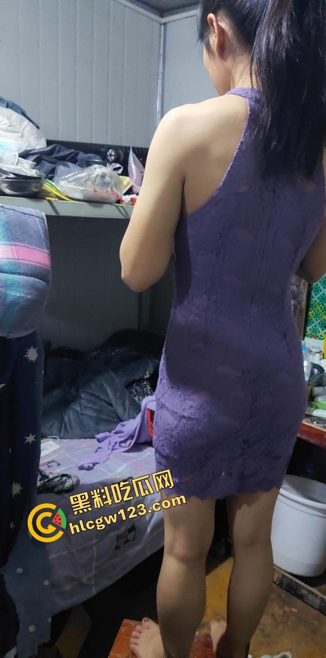 工地佬实拍投稿,简陋铁皮棚里实战啪啪,全程无隔音,骚女微露脸叫到外头都听见,虽不完美但骚得真实!-5