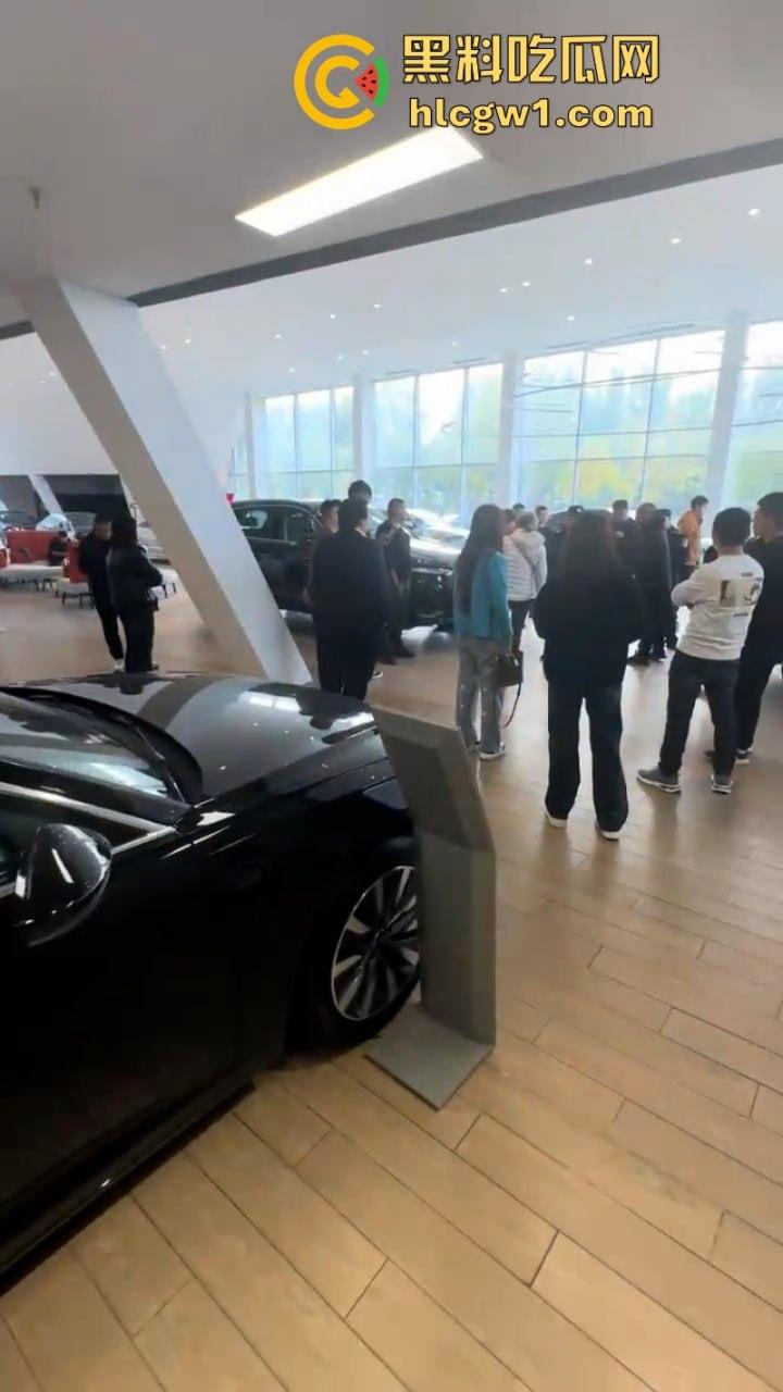 天津永濠奥达4s店关门卷款跑路 现场汽车无人问津 进口车现在这么惨吗？-11