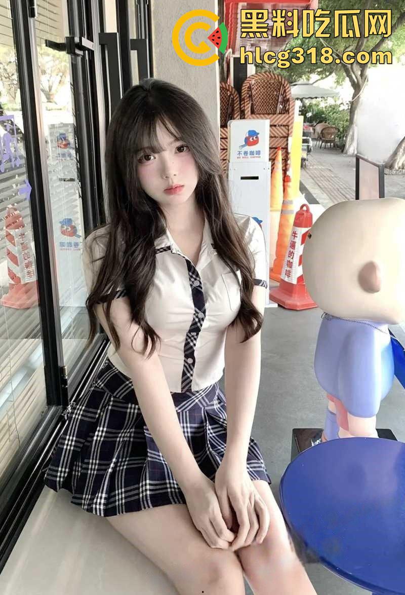 翘臀嫩穴长腿母狗，福建商学院【梁依诺】，极品颜值白嫩学生妹，被大神调教成母狗，各种玩穴爆操！-2