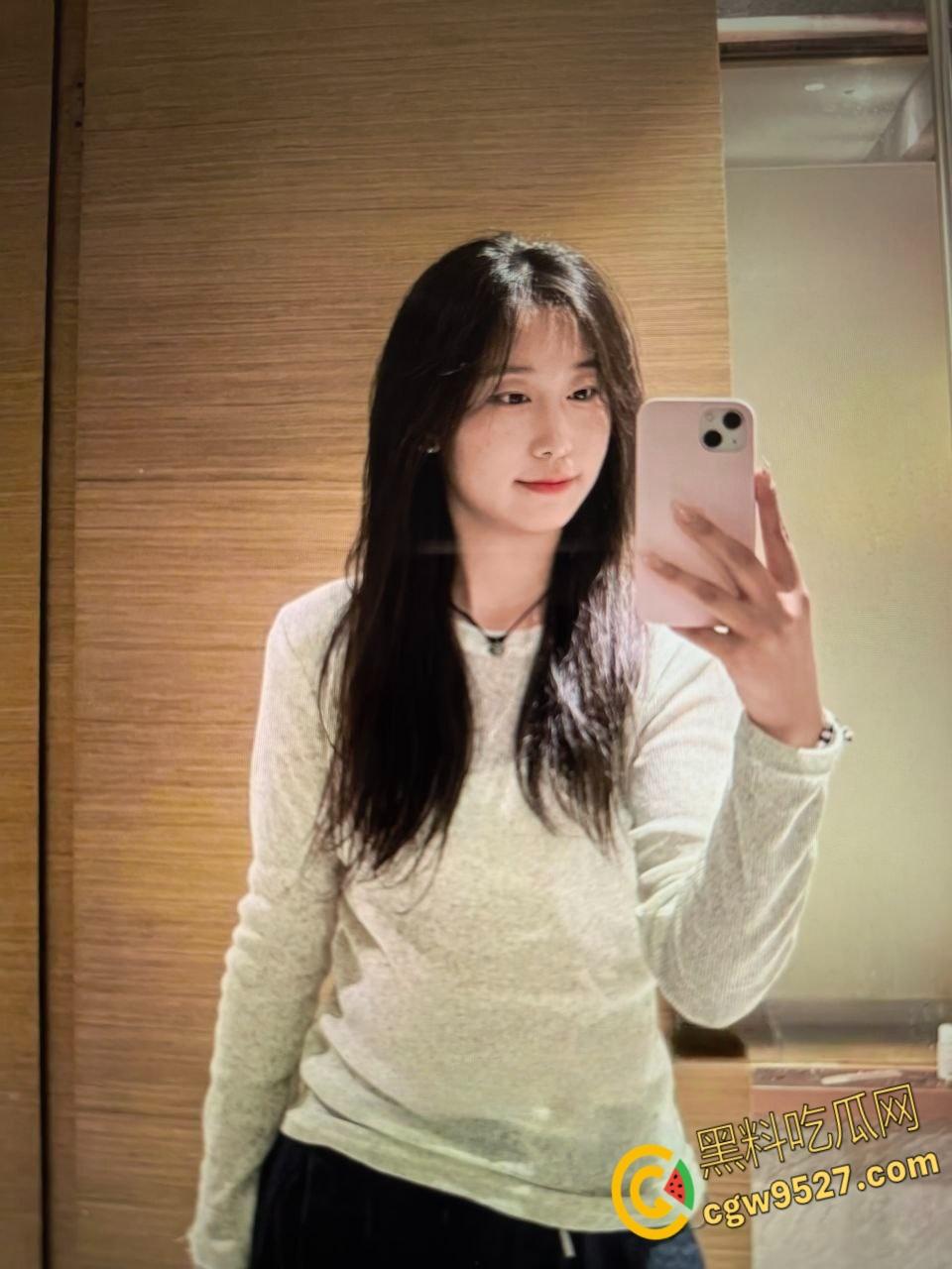 北京理工大学大二学妹【刘茹】，天天晒学生清纯人设，背地到处撩骚约炮，晚上酒店被金主疯狂爆操 !