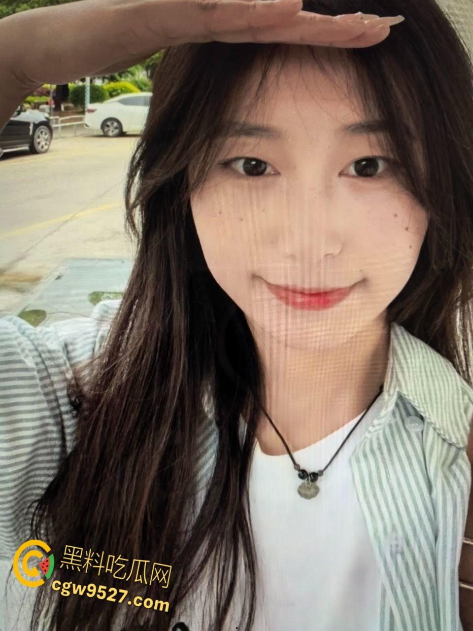 北京理工大学大二学妹【刘茹】,天天晒学生清纯人设,背地到处撩骚约炮,晚上酒店被金主疯狂爆操 !-2