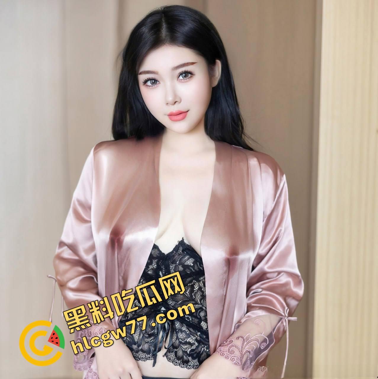 青岛职院大二学妹【唐霄娜】卖身,颜值在线却主动献穴给两个油腻老头,粉穴夹棒呻吟曝光!-3