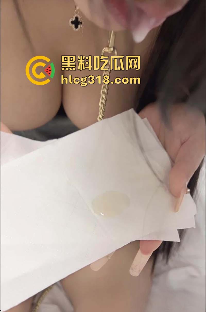 海角大神，勾引极品人妻，趁骚货⽼公不在家，上门蹂躏巨乳，无套内射狠狠的满足这骚货！