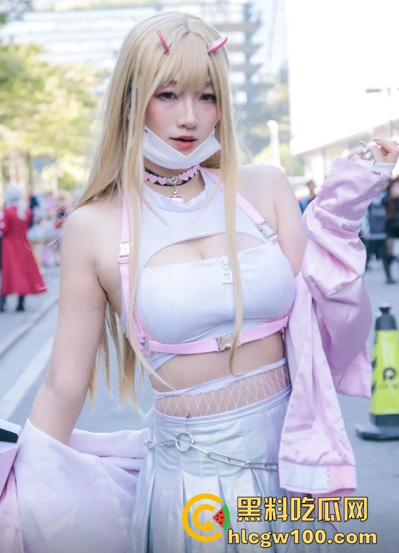 大城市漫展就是狠 不是内场去不起而是外场更有性价比 妹子敢脱不怕冷 锁骨短裙大腿全都露衣服越少越专业!-3