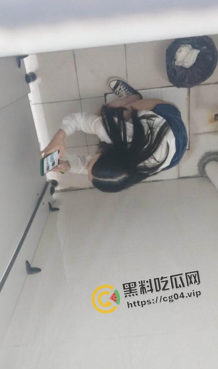 惊鸿一瞥!偷拍学委如厕被发现 不要误会李嘉琪同学 我只是想与你深入讨论更伟大的问题-9
