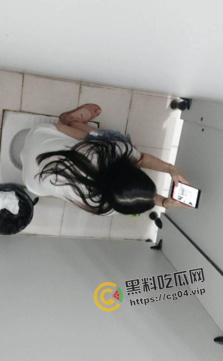 惊鸿一瞥!偷拍学委如厕被发现 不要误会李嘉琪同学 我只是想与你深入讨论更伟大的问题-10