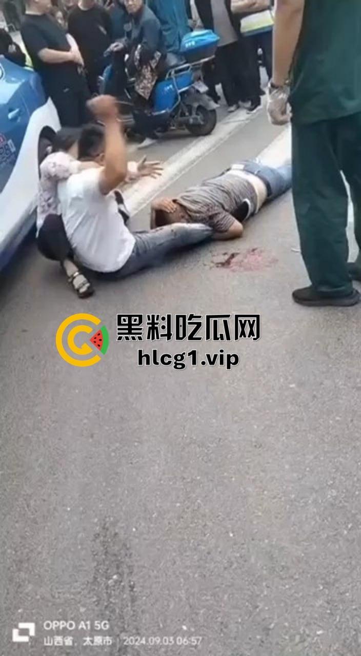 太原街头血腥一幕！男子酒驾撞车后持砖暴打司机，周围群众冷眼旁观吃瓜！