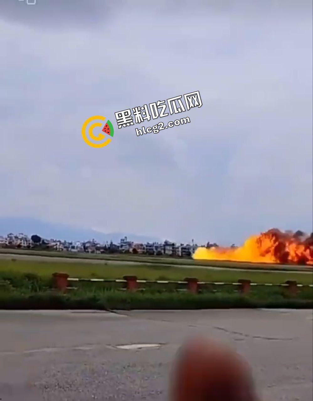 7月24日 尼泊尔加德满都机场一客机起飞时坠毁 事故造成22人不幸死亡！-8