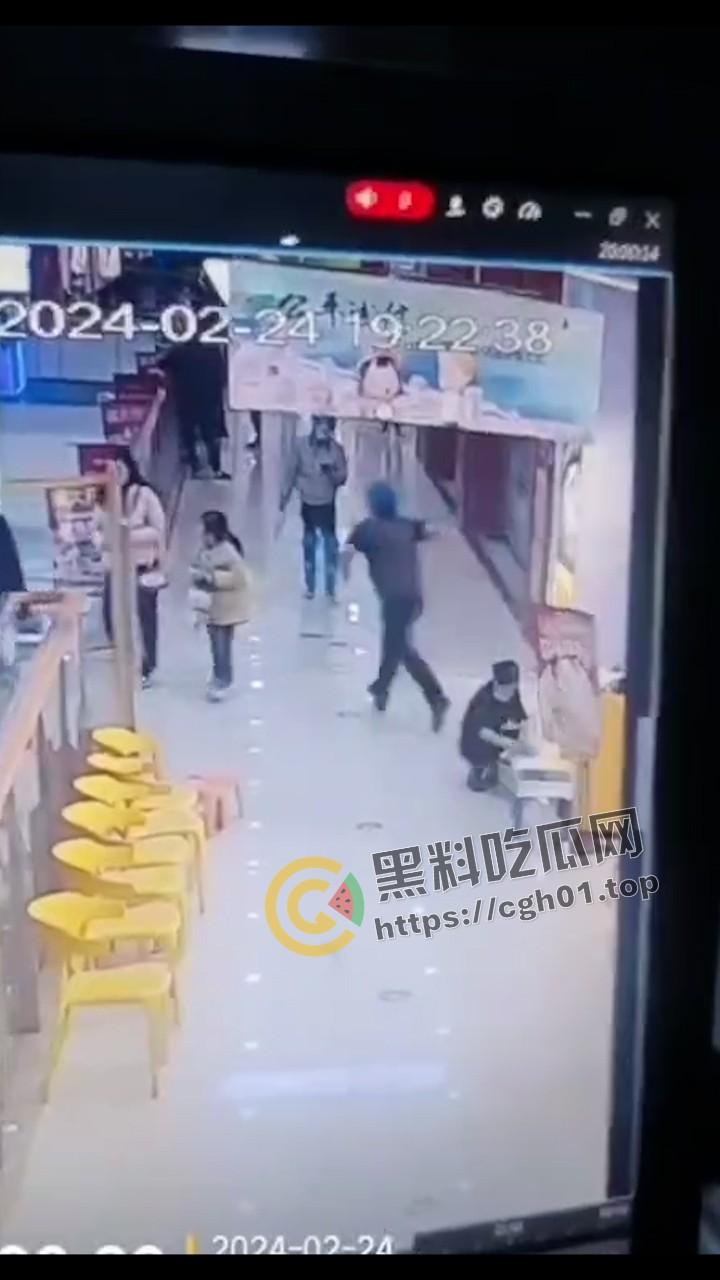 男子表白失败当场跳楼 这就是爱情吗 多视角监控全记录-4