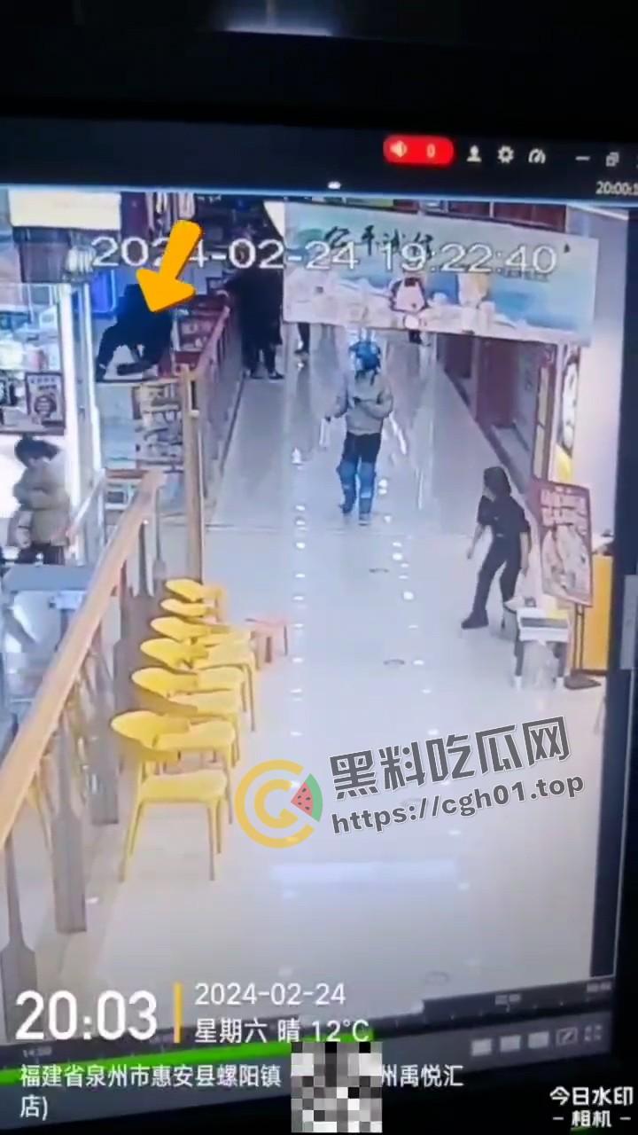男子表白失败当场跳楼 这就是爱情吗 多视角监控全记录-5