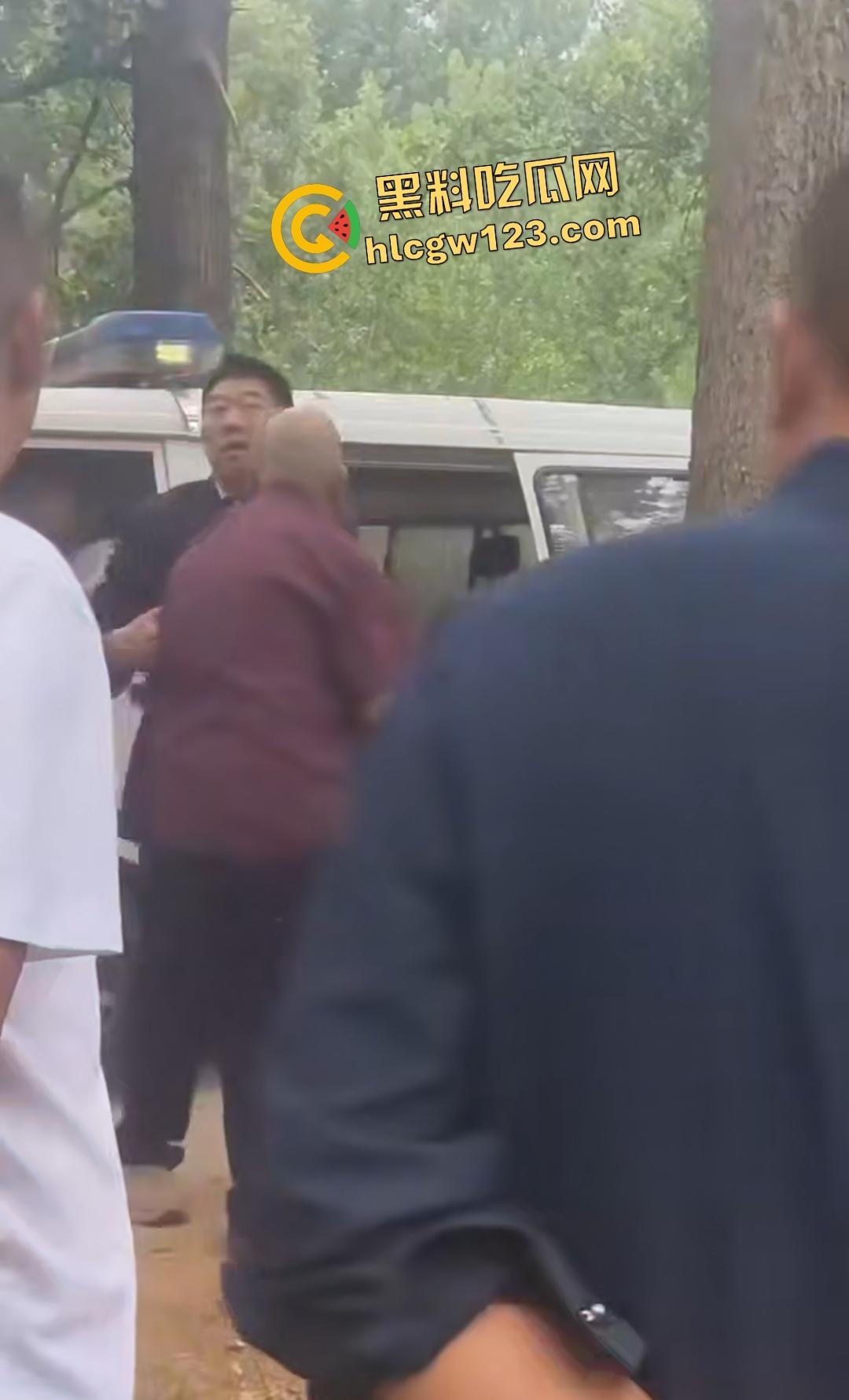 河南平顶山鲁山王大爷捡烟花炸头变黑鬼!右眼已瞎保不住,脑子里有骨头渣!-7