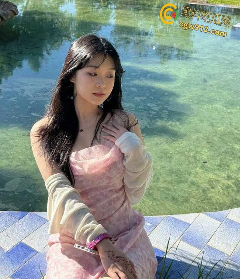 浙江17岁小母狗【徐迎运】，为讨好金主与其朋友3p，舌钉口活别致舒服，未成年酮体就是嫩啊！